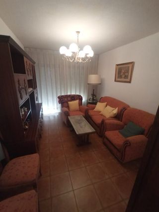 Conjunto de sala: 3 sillones y estantería