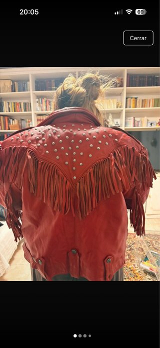 Cazadora de cuero roja con flecos