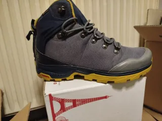 Scarponi Salomon GTX 42 nuovi