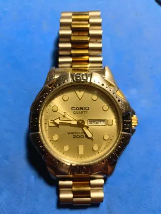 Reloj Casio Diver Oro y Plata
