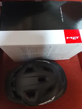 Lote Casco MET Maillot Santini y Pedales bicicleta