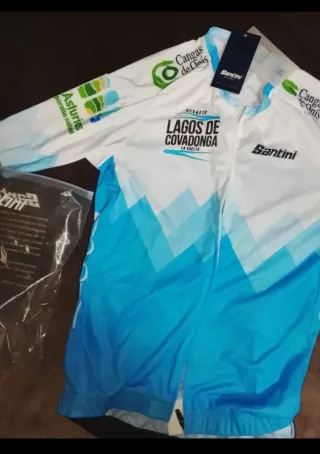 Lote Casco MET Maillot Santini y Pedales bicicleta