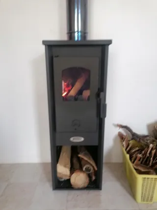 Estufa de leña negra sin estrenar