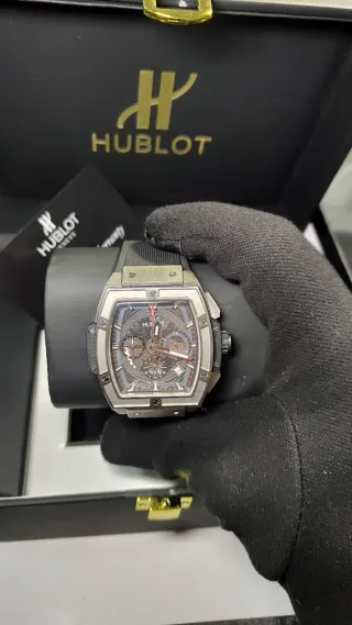 Relojes, zapatillas y airpods