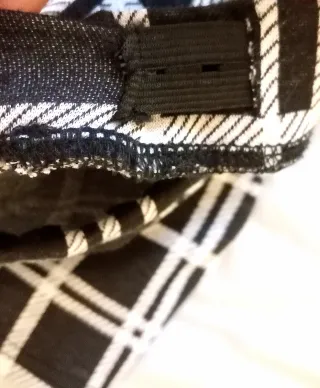 Falda de cuadros negra y blanca