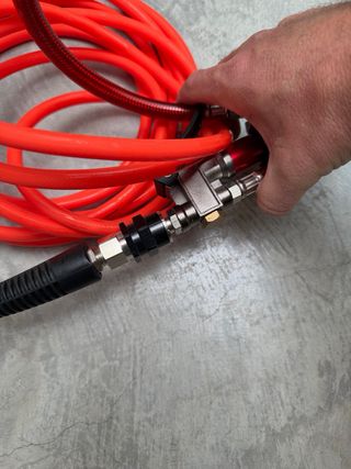 Latiguillo ARB con manómetro digital