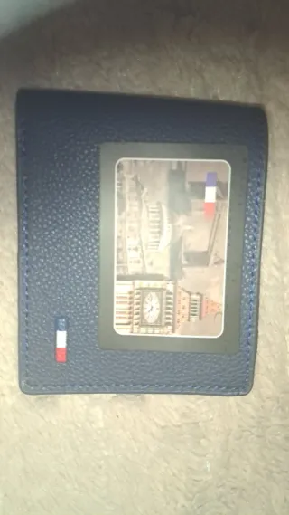 Cartera de piel azul marino