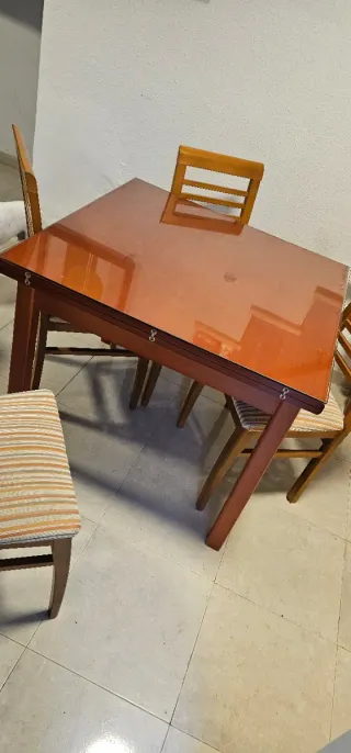 Mesa comedor extensible + 5 sillas