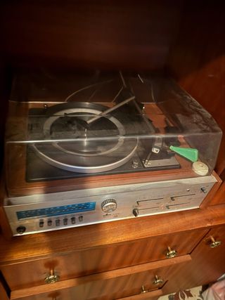 Equipo de música antiguo tocadiscos