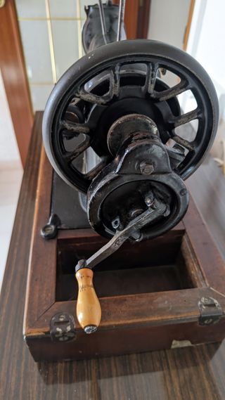 Máquina de coser antigua manual vintage