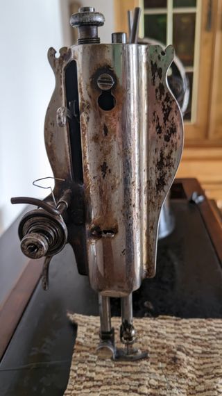 Máquina de coser antigua manual vintage