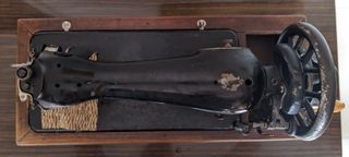 Máquina de coser antigua manual vintage