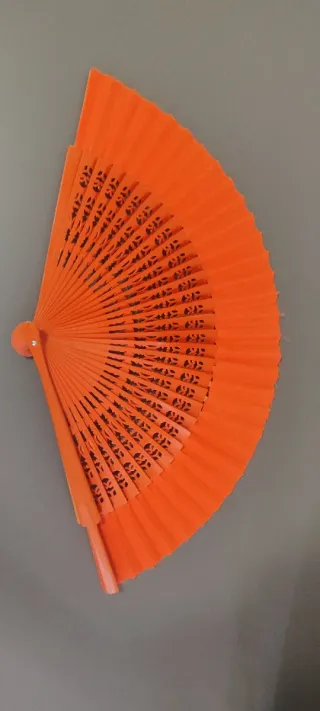 Abanico naranja decorado