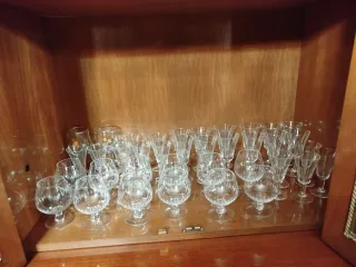 Juego de copas de cristal verde y transparente