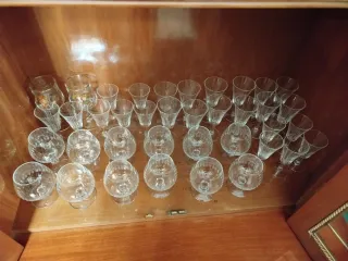 Juego de copas de cristal verde y transparente