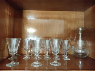 Juego de copas de cristal verde y transparente