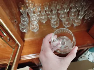 Juego de copas de cristal verde y transparente