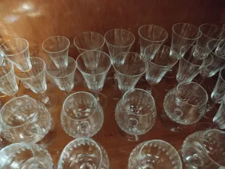 Juego de copas de cristal verde y transparente