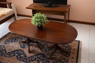 Mesa de Centro em Madeira – Estilo Clássico