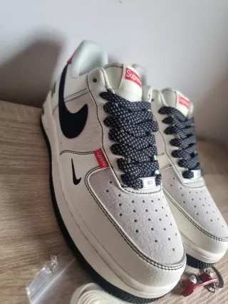 Nike Air Force 1 x Supreme