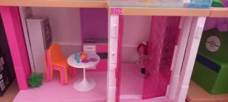 Casa Barbie con tobogán y accesorios