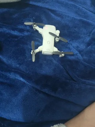 Muy bien estado lo unico malo es la luzdeladerecha