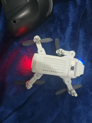 Muy bien estado lo unico malo es la luzdeladerecha