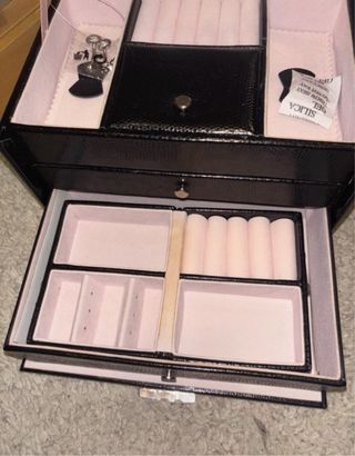 Joyero negro con tapa y asa