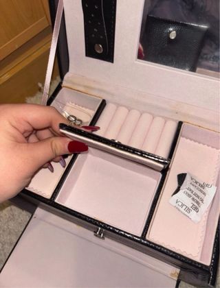 Joyero negro con tapa y asa