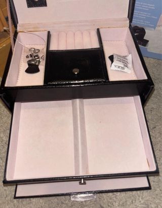 Joyero negro con tapa y asa