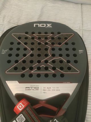 Pala Padel Nox AT10 12K Agustín Tapia 2025