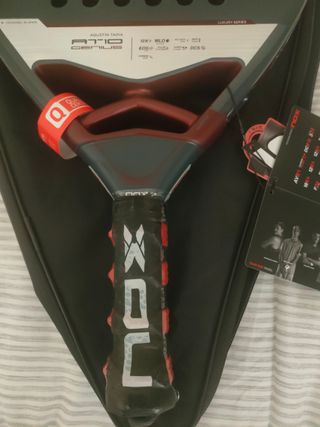 Pala Padel Nox AT10 12K Agustín Tapia 2025