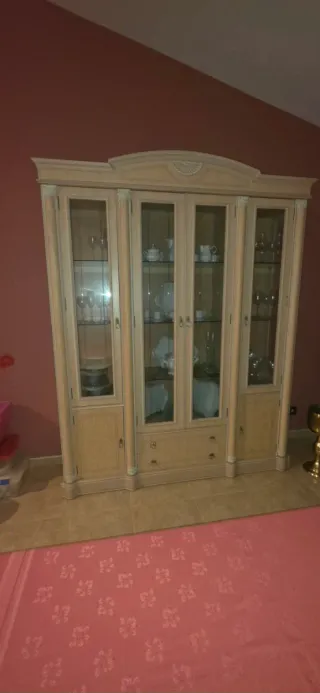 Vitrina de comedor de madera y cristal