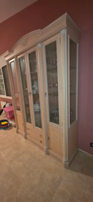 Vitrina de comedor de madera y cristal