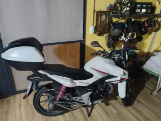 Honda CB125F 125cc Blanca
