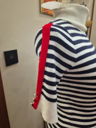 Jersey cuello alto rayas azul y blanco