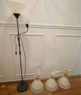 Lámpara doble  de pie y 3 lamparas de techo