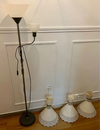 Lámpara doble  de pie y 3 lamparas de techo