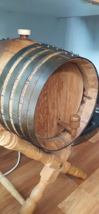 Barril de vino de madera 8 litros con soporte