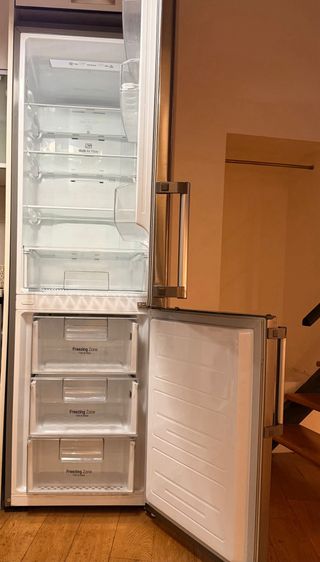 Nevera LG acero inoxidable. Buen funcionamiento.