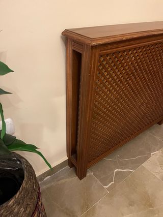 Cubreradiador de madera