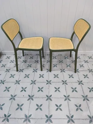 Juego de 2 Sillas Verdes con Ratán