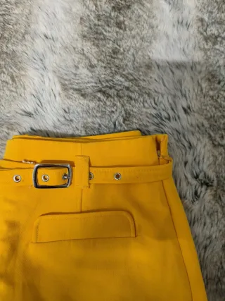 Falda mini Bershka amarilla talla S