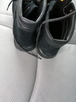 Botas Caterpillar Negras con Cordones