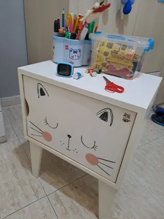Mesita de noche infantil gato