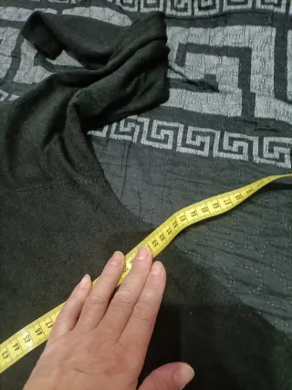 Jersey Negro con Estampado de Conejo Brillante Tal