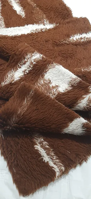 Manta marrón y beige