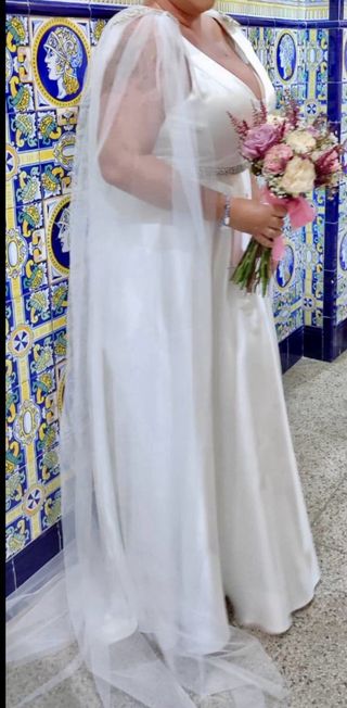 Vestido de Novia Blanco con Velos