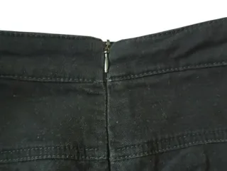 Falda lápiz negra fruncida