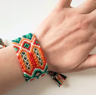 Bracciale macramè rosso verde